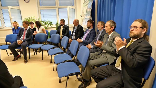 img00140.jpg