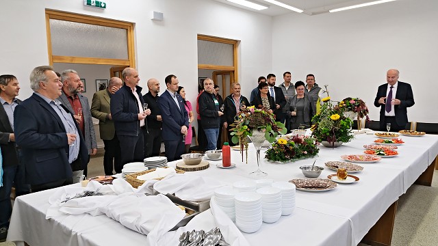 img00017.jpg